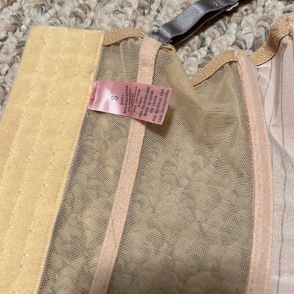 Corsette - Picture 4 of 4